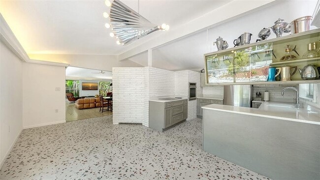 Building Photo - 4830 Higel Ave