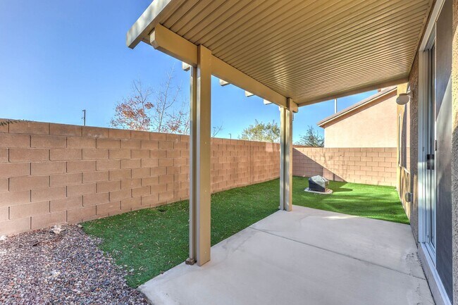 Building Photo - Beautiful 4 Bedroom, 2 Story Home in Henderson