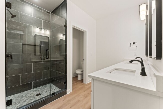 Building Photo - 18 Dumfries Ln