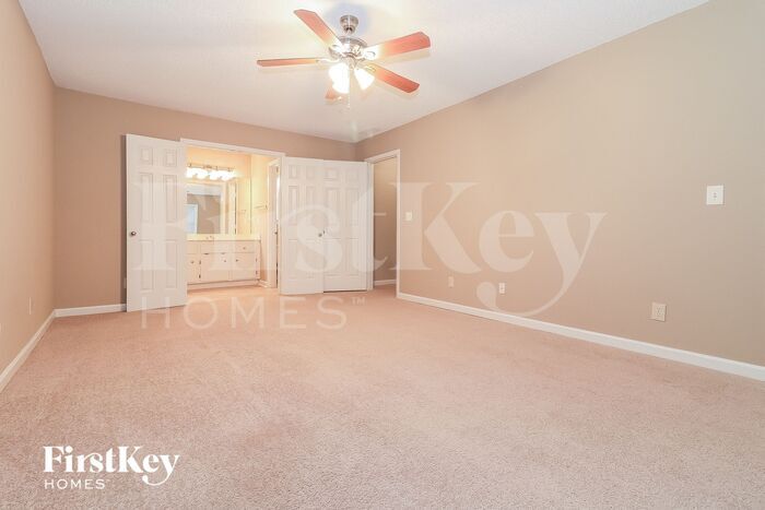 Building Photo - 1537 McAdoo Dr