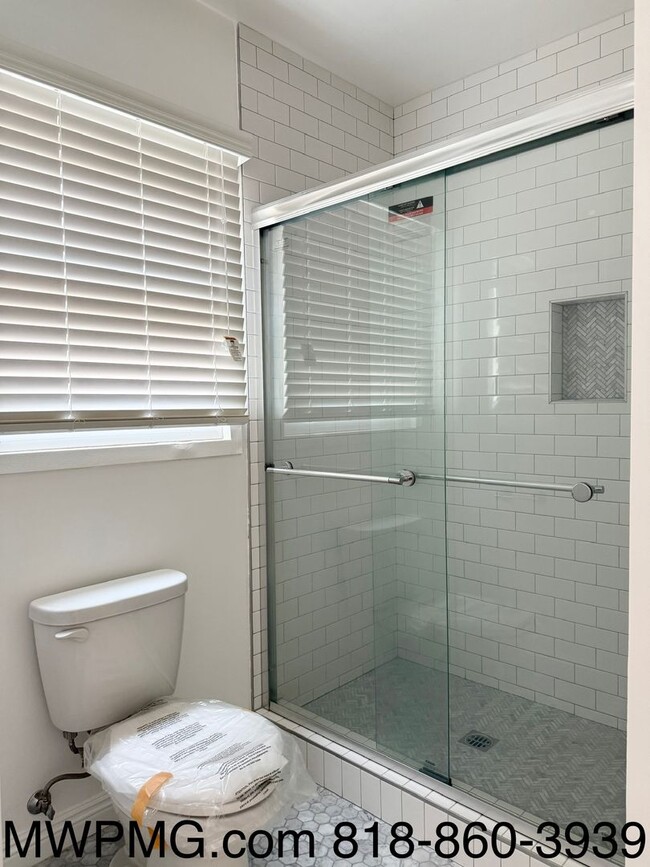 Building Photo - Ideally situated 2-Bed 2-Bath HOME