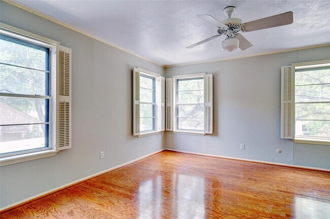 Building Photo - 3197 Westcliff Rd W