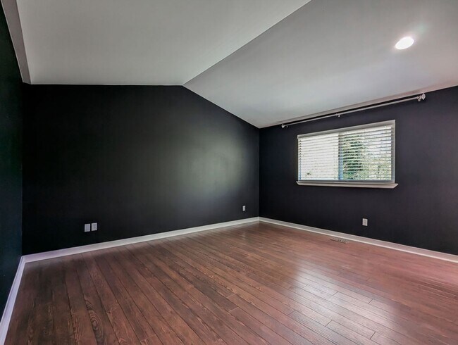 Building Photo - Beautifully maintained move-in ready 4-bed, 2.5-bath home with upgrades throughout!