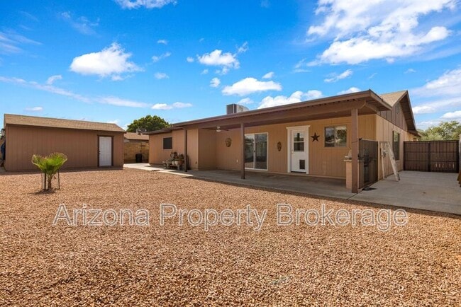 Building Photo - 5610 W Grovers Ave