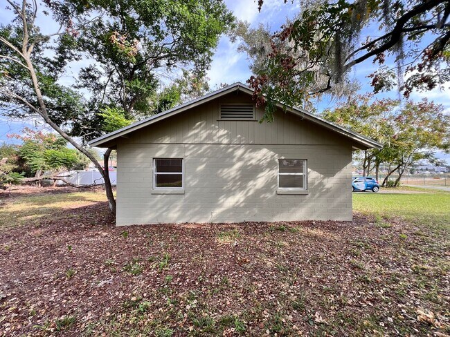 Building Photo - 107 Oakland Dr