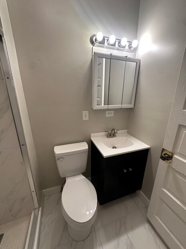 Building Photo - 1007 S Oakley Blvd