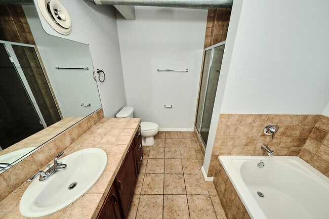 Building Photo - 424 S 2nd St