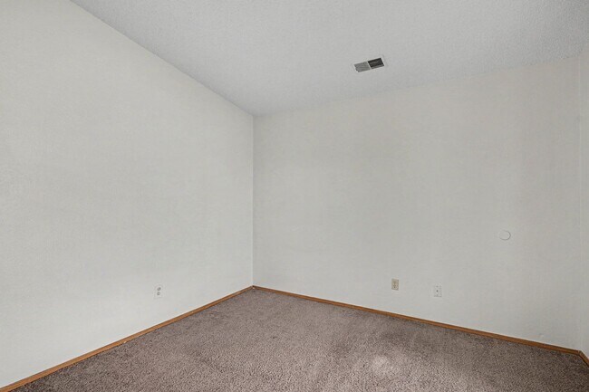 Building Photo - Charming Top-Floor Studio in Aurora with Private Patio & In-Unit Laundry