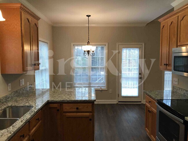 Building Photo - 2215 Charles Towne Ct