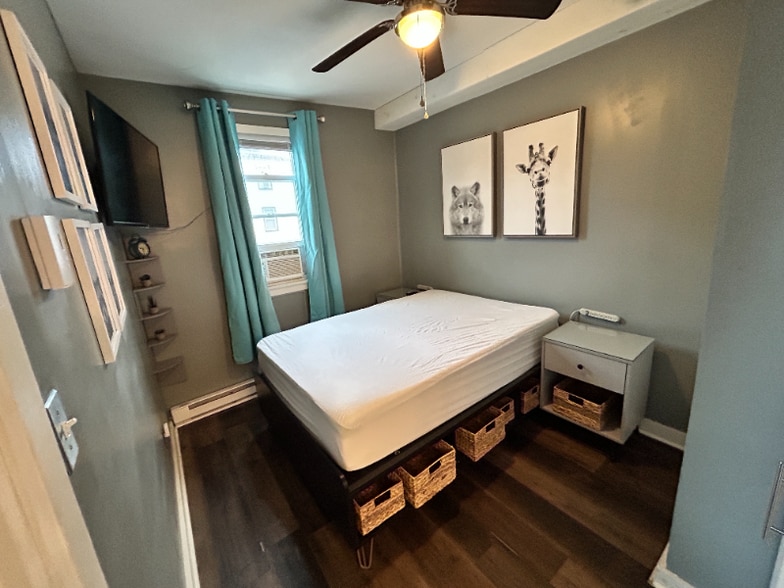 Building Photo - 193 Queen St