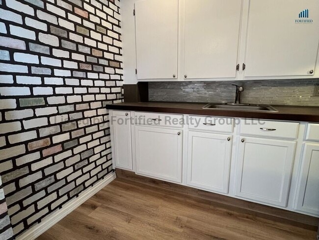 Building Photo - 19 Malvey St