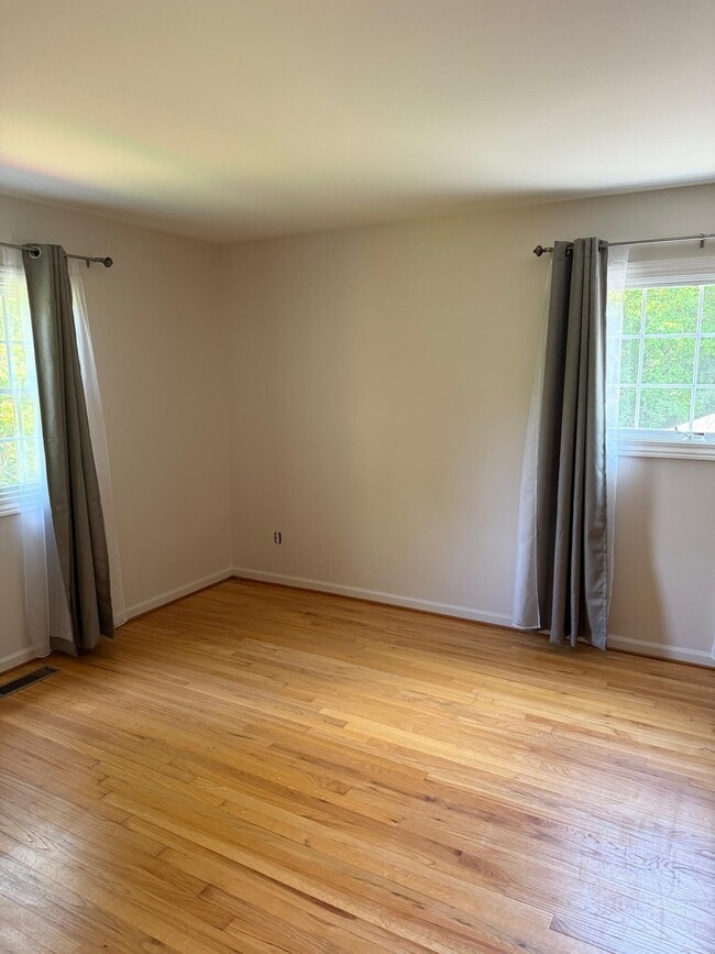 Building Photo - 3925 Waldenwood Dr
