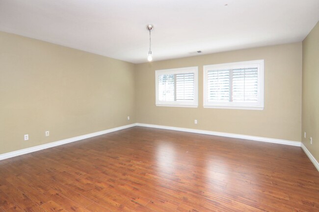 Building Photo - 1212 Lavendar Way