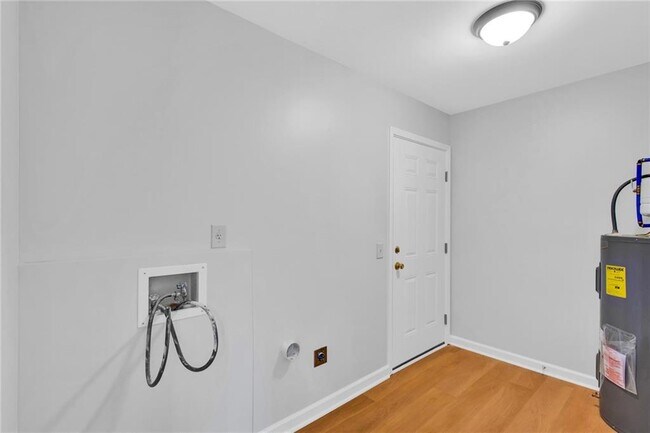 Building Photo - 7515 Asbury Dr