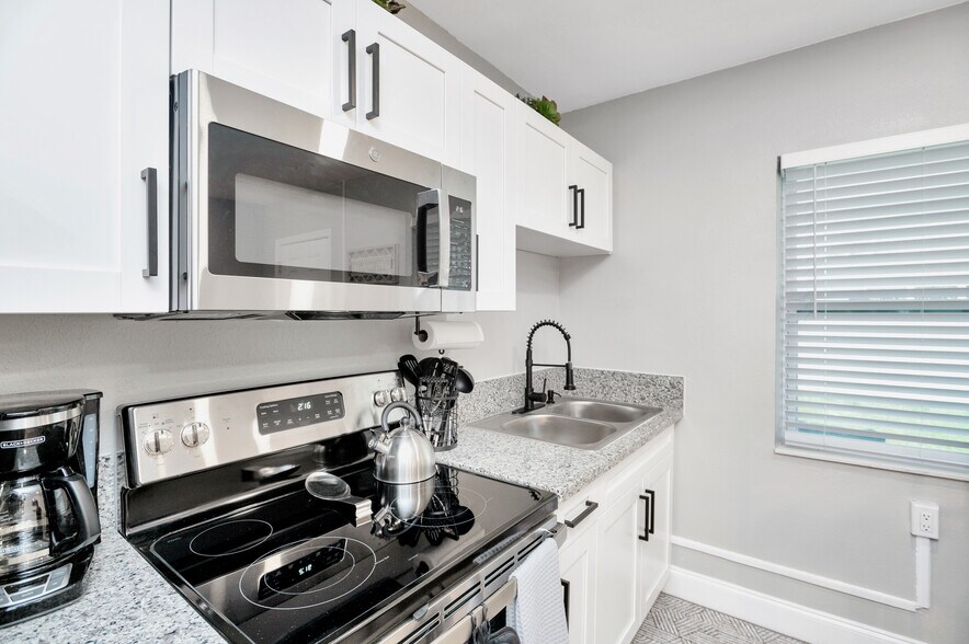 Building Photo - 401 S Mars Ave