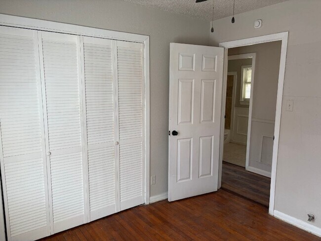 Building Photo - 5530 Lakefield Dr