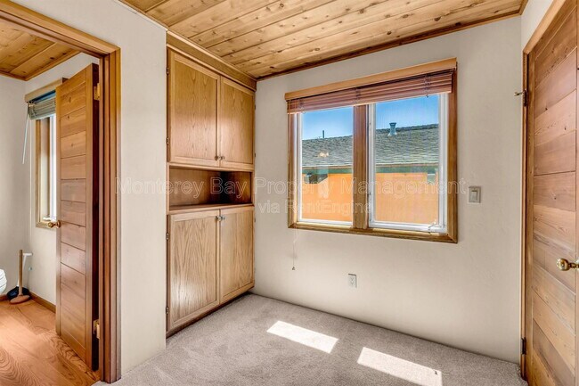 Building Photo - 1231 Funston Ave