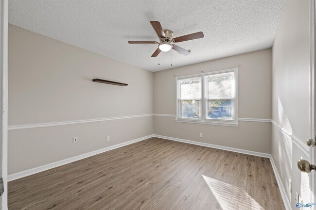 Building Photo - 13935 SW Wyandotte Dr