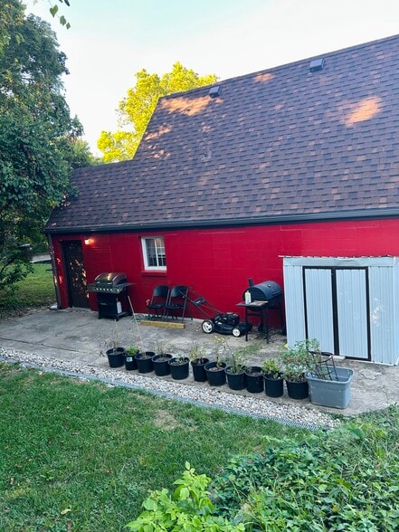 Backyard with patio - 63 Edgewood Rd