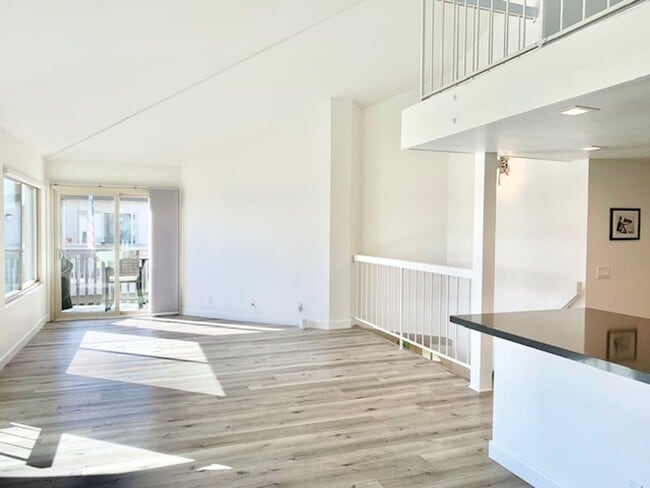 Building Photo - Beautiful Coastal Rental in Oxnard | 2 Bed...