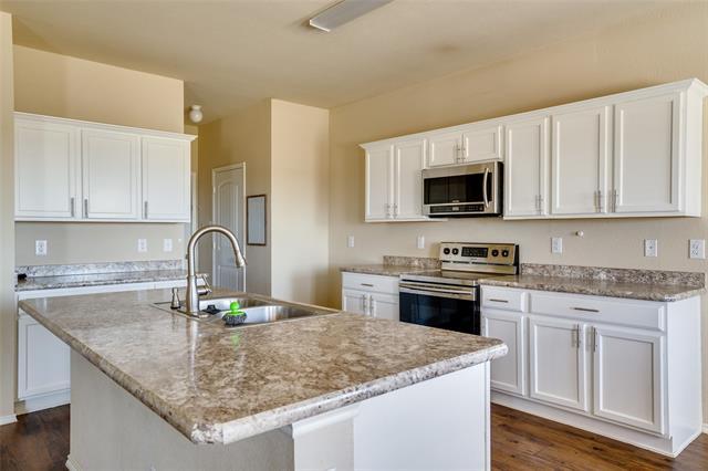 Building Photo - 301 Plum Dr