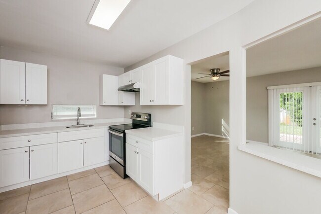 Building Photo - 4701 NW 11th Pl