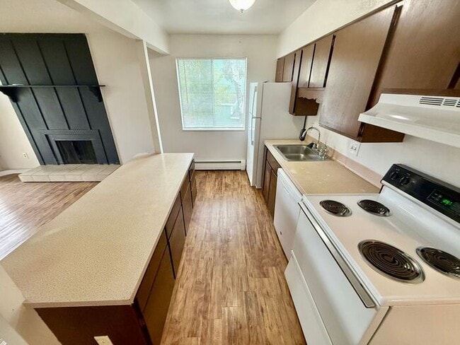 Building Photo - 1ST MONTH SPECIAL, 1/2 OFF!!! 2 Bed, 1 Bat...