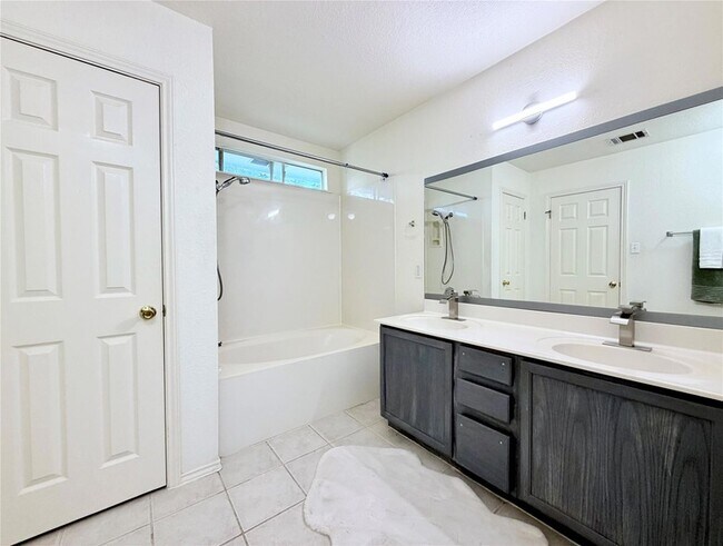 Building Photo - 9802 Copper Creek Dr