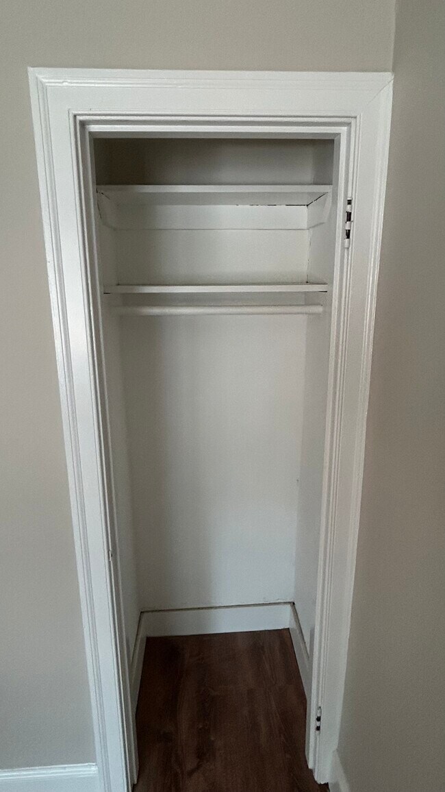 Building Photo - 121 Maple St