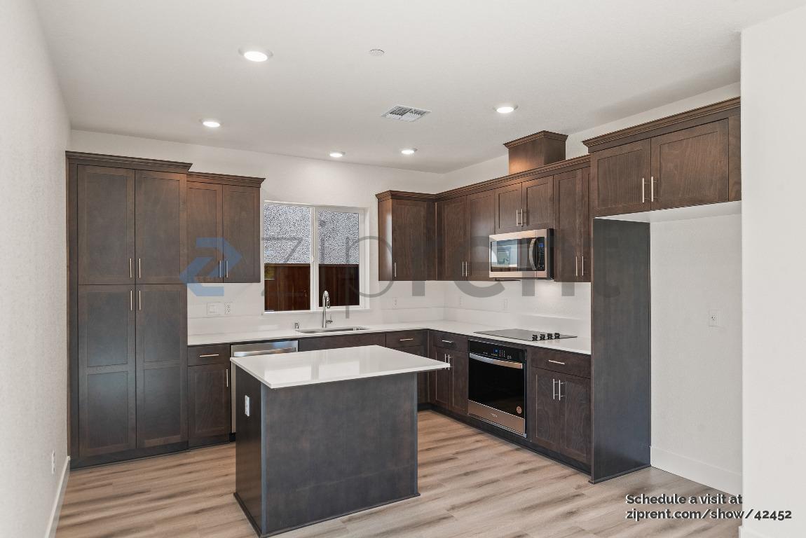 Building Photo - 24771 Manzanita Dr