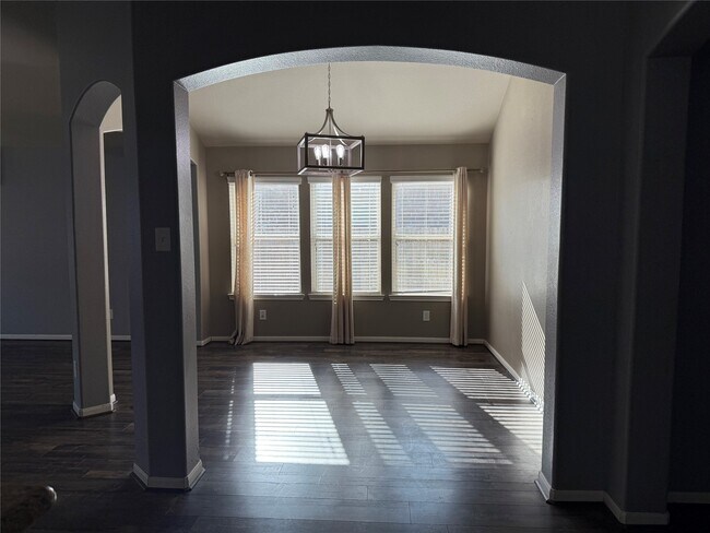 Building Photo - 5 Indian Palms Dr