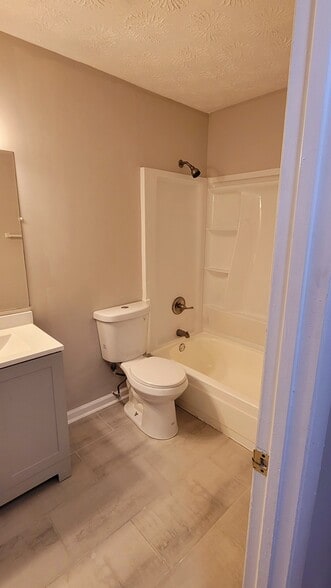 Building Photo - 2915 Lajean Dr