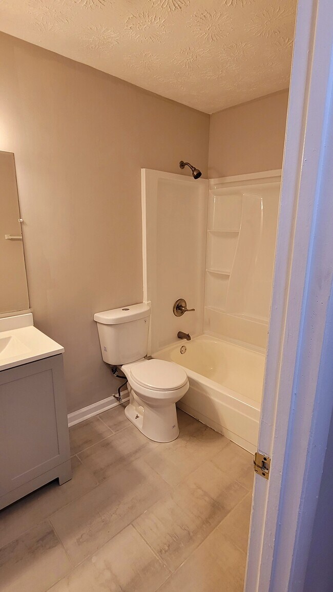 Building Photo - 2915 Lajean Dr