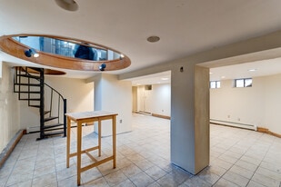 Building Photo - 26 Lynwood Pl