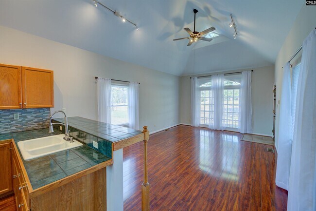 Building Photo - 728 Blanding St