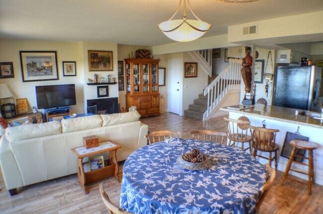 Building Photo - Panoramic ocean view from this 2 bedroom condo up on the hills of San Clemente