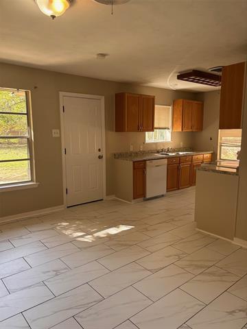 Building Photo - 1110 Edinburg Ln