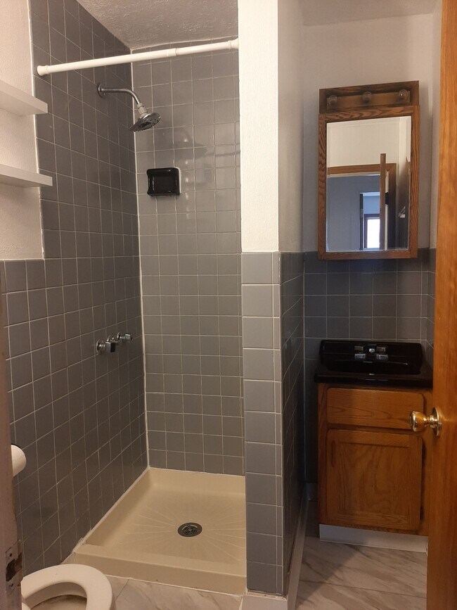 Bathroom - 517-1 Stafford Ave