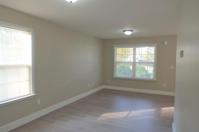 Building Photo - 1002 Whirlaway Cir