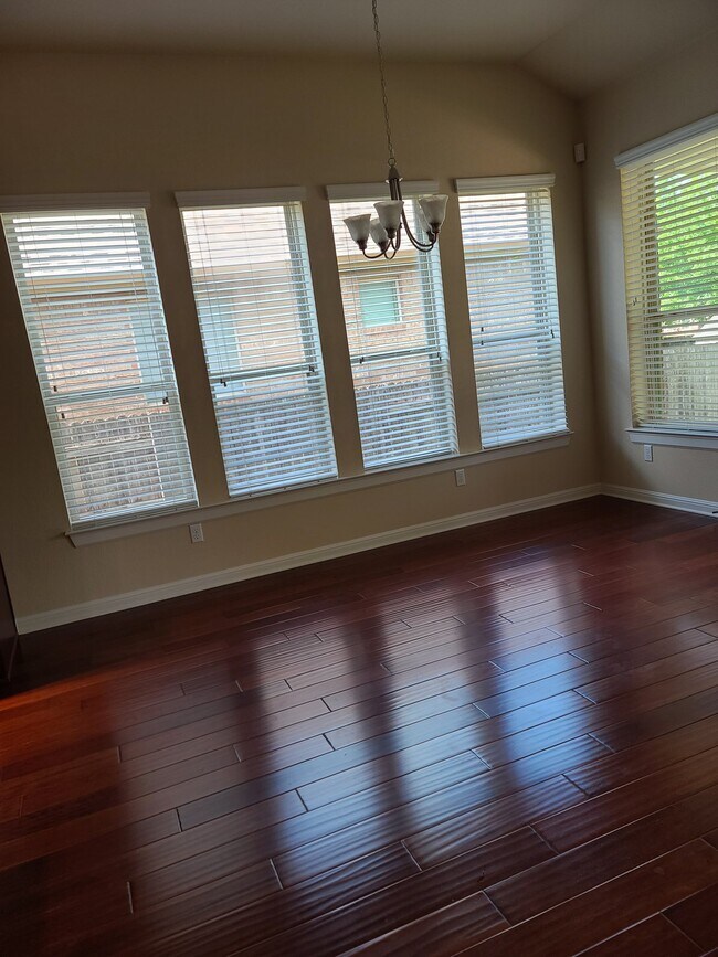 Building Photo - 218 Simmons Dr