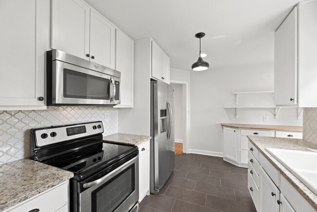 Building Photo - Knoxville 37909 - 3 bedroom 2 bath - call ...