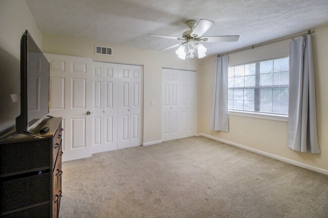 Building Photo - 34 Knollwood Cir