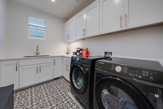 Building Photo - Luxury 4 Bedroom Home in Gated El Dorado Hills Community!