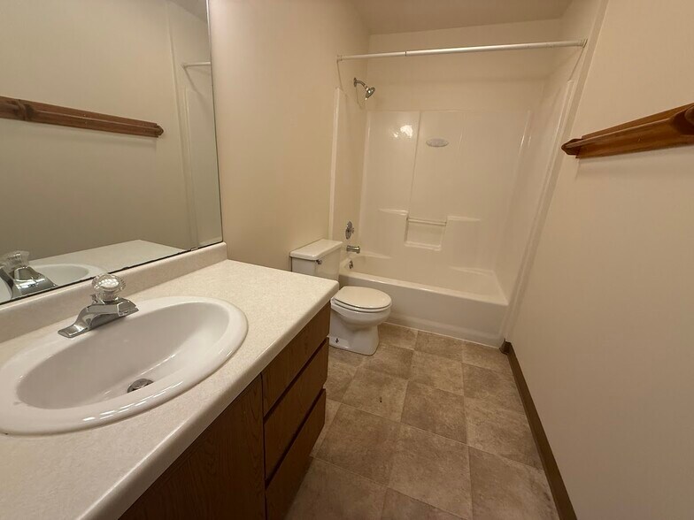 Building Photo - 1908 Fox Run