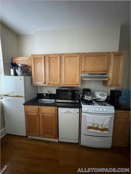 Building Photo - 1197 Commonwealth Ave