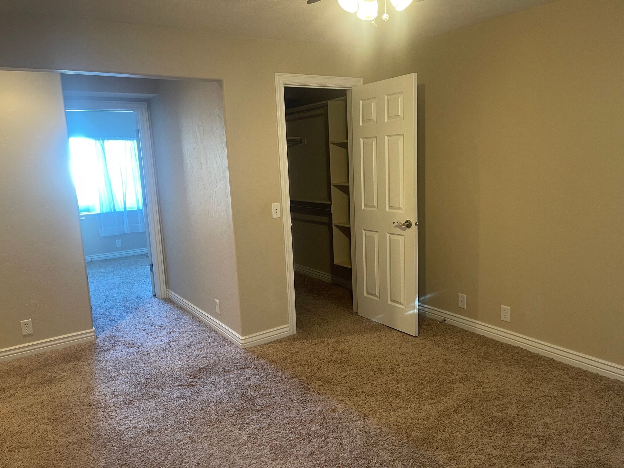 Building Photo - 143 E Box Elder Dr
