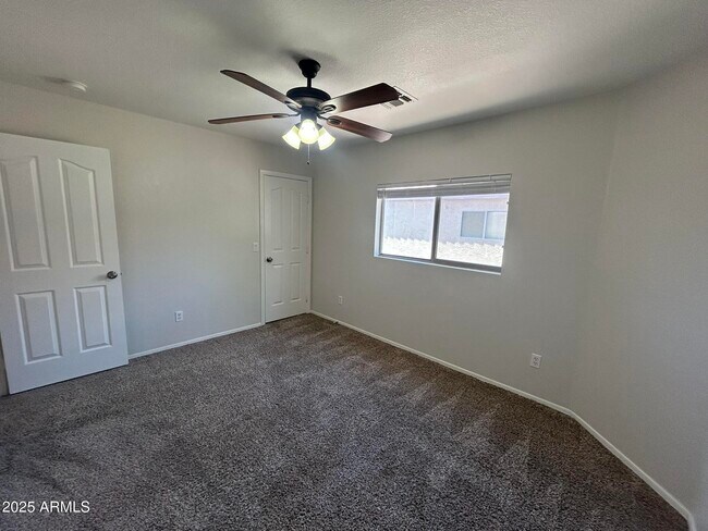 Building Photo - 2274 E Hazeltine Way
