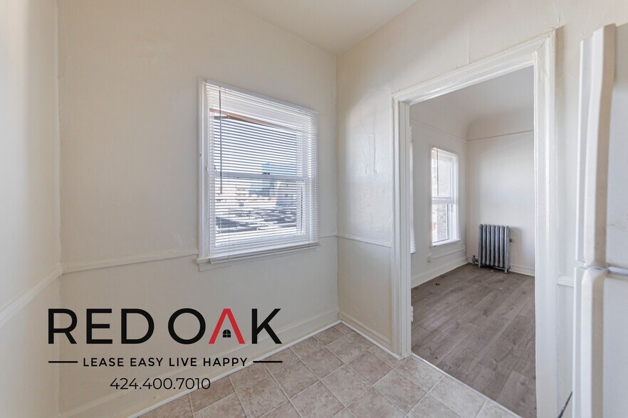 Building Photo - 400 S Kenmore Ave