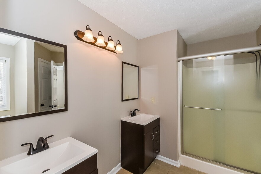 Building Photo - 2091 Samantha Cir S W