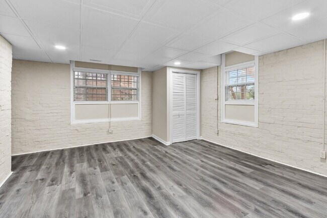 Building Photo - "Charming Historic 2-Bed Oasis in Durham –...